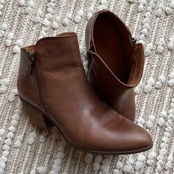 Frye boots. 👢 - Picture 9 of 12